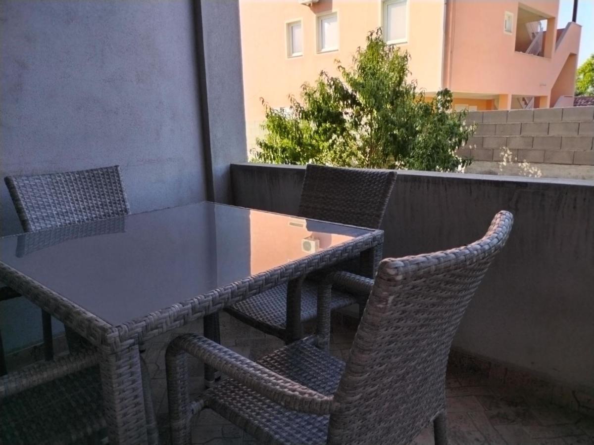 Apartman Kristina Sa Dvije Sobe Биоград-на-Мору Экстерьер фото