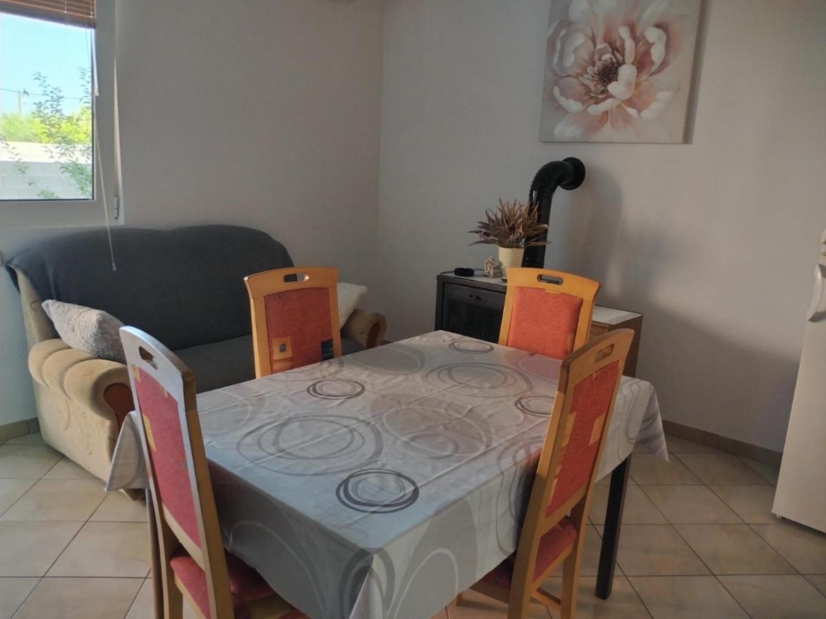 Apartman Kristina Sa Dvije Sobe Биоград-на-Мору Экстерьер фото